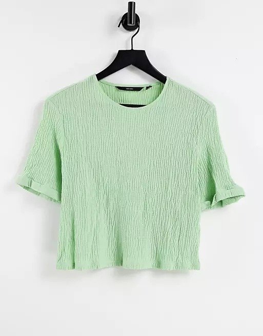 绿色褶皱T恤