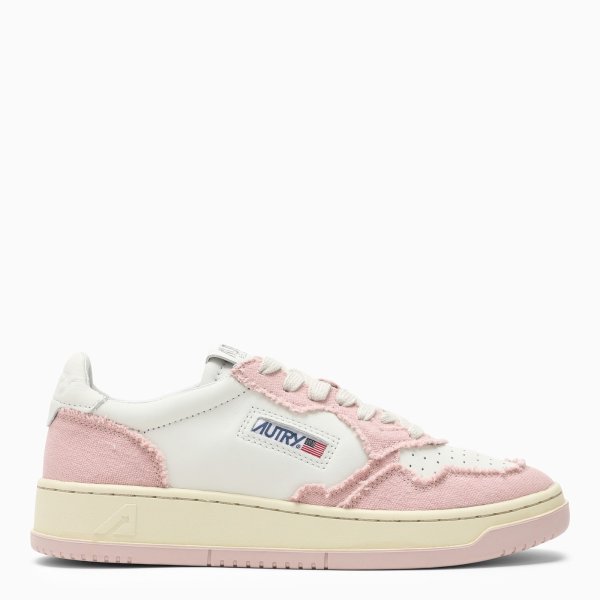 粉白色运动鞋