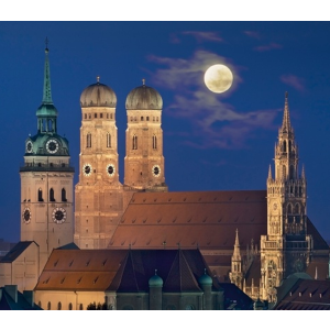 慕尼黑夜间城市导览低至€10每人 打开手电来一场深度文化体验之旅