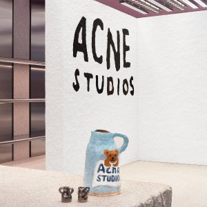Acne Studios 收多款围巾、卫衣 经典条纹毛衣$184