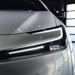 全新 2023 款 丰田 Prius 亮相 第五代大改款带来全新外观和内饰