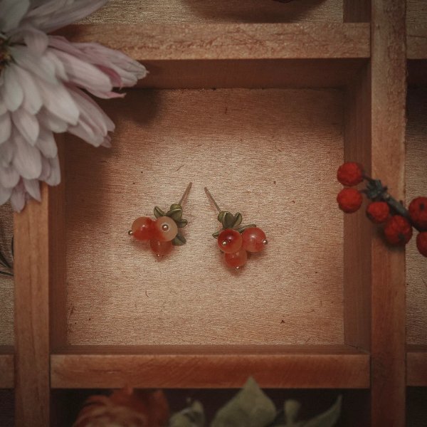 莓果耳钉