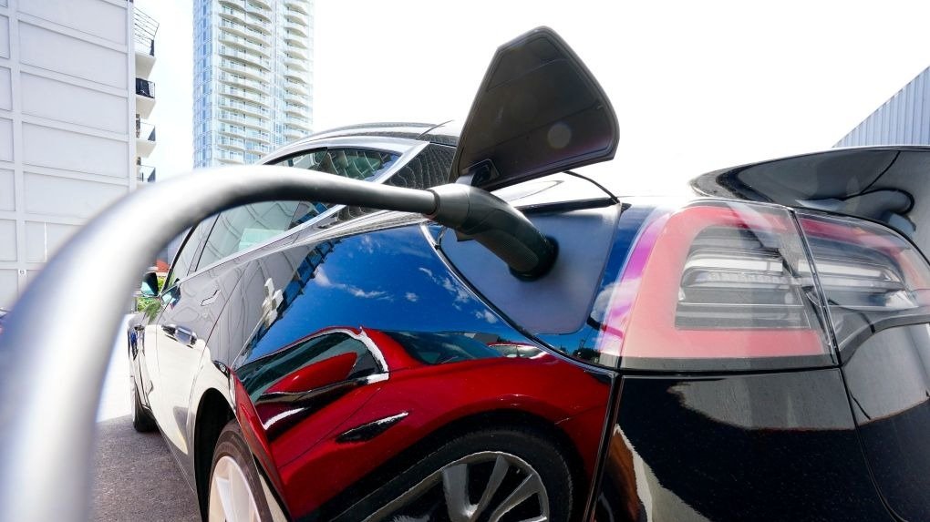 加拿大从2026年开始强制销售电动汽车，全电将比混合动力车优惠更多！