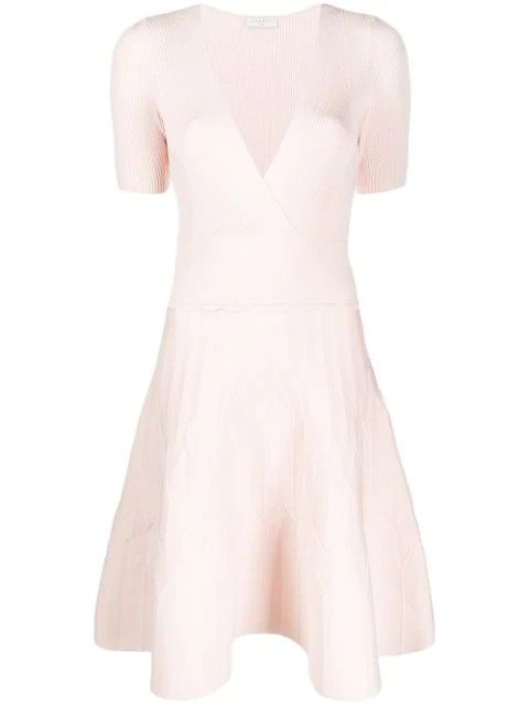 粉色V领连衣裙