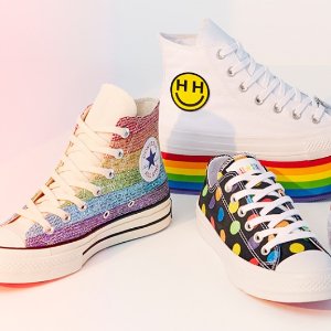 手慢无：Converse Pride 彩虹系列帆布鞋上线 麦莉亲手设计