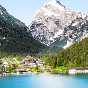 Karwendel 山脉圣湖度假区~春日悠闲+滑翔伞齐活了