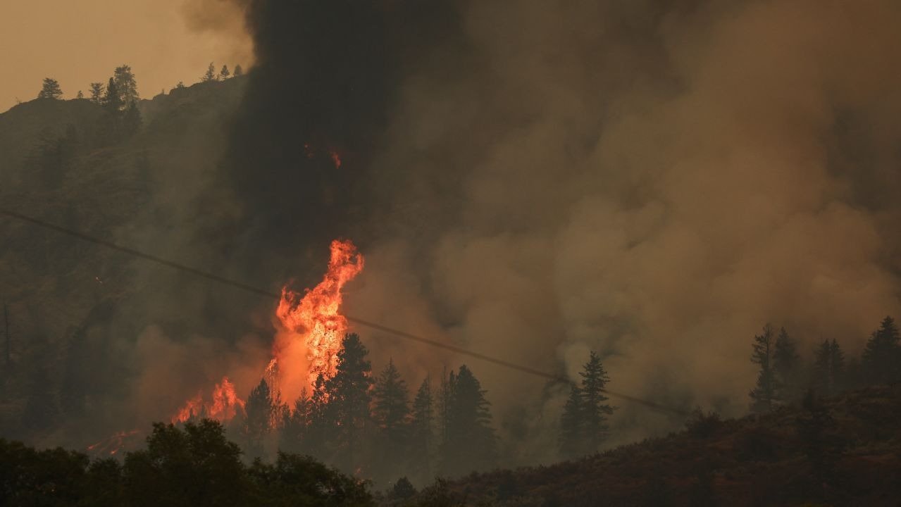 加拿大宣布进入紧急状态！数百处野火焚烧，这个地区两万名居民已下令撤离！