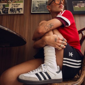 5折起！€120收Samba！adidas 夏日大促 三道杠T恤€23、连帽衫€40、卫衣€33
