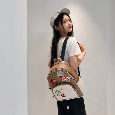 x peanuts 联名双肩包 