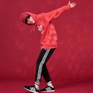 Adidas澳洲官网 精选中国红美衣、美鞋热卖