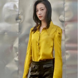 HM STUDIO 系列 周雨彤HM Studio 2019  SATIN 色丁华贵超显白金黄色衬衫 仅售59.9欧