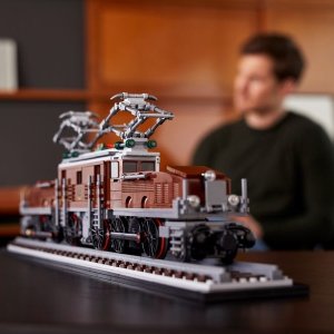 新品上市：Lego 官网 Creator 系列 鳄鱼机车10277 可用手机遥控