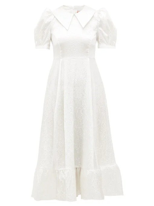 白色泡泡袖连衣裙