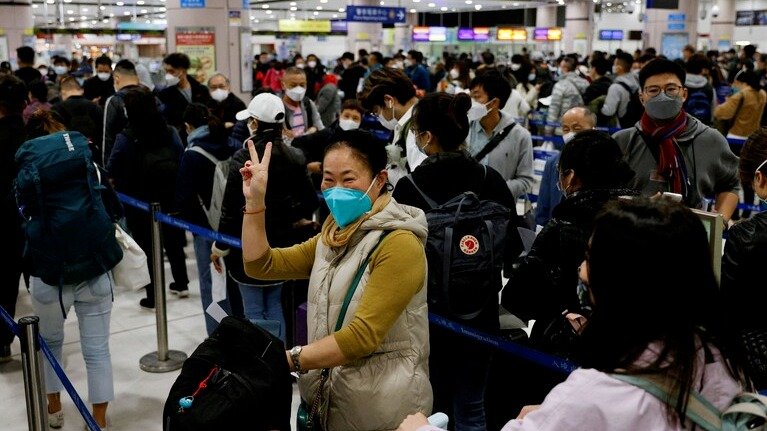 机场直击！中国开放当天，防疫隔离措施撤除！美国偷偷改规定！
