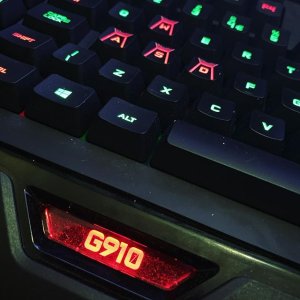 史低价：Logitech 罗技 G910机械键盘 有手机支架 手游网游两不误