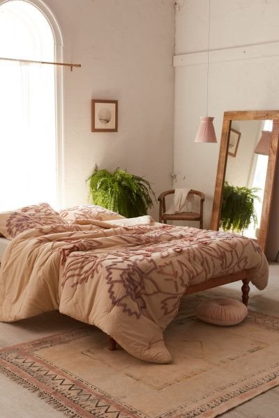 Lucilla Tufted Floral Comforter