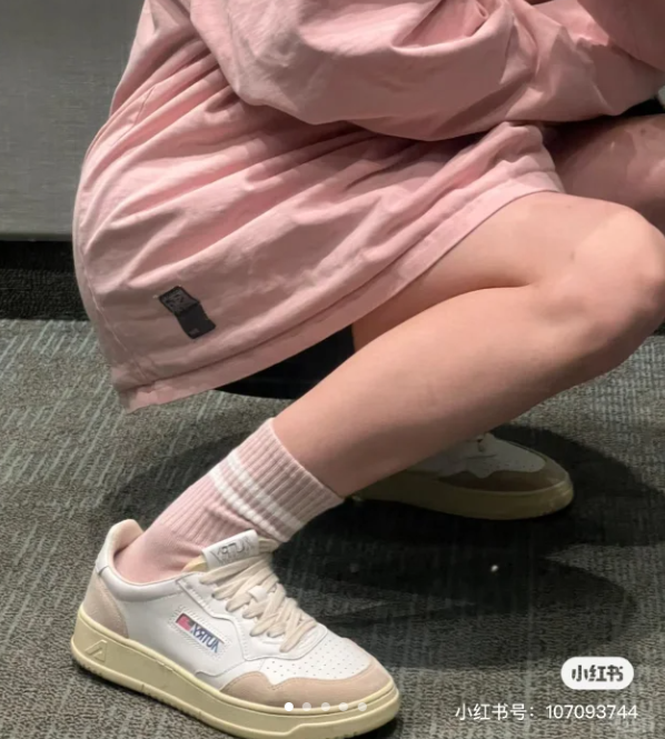 Autry粉色小白鞋