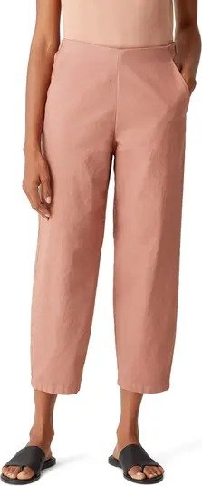淡粉色灯笼裤