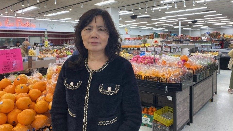 华人超市成小偷“仓库”，每月被抢数千元食材拿去黑市出售！报警无用，当场放人！