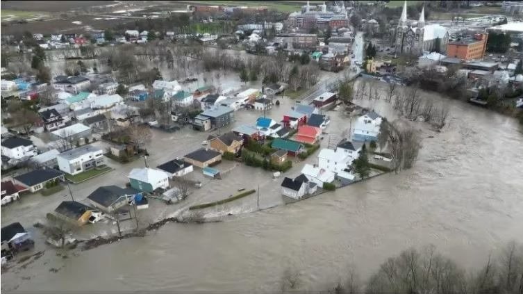 魁北克宣布进入紧急状态！洪水迫使数百人疏散，两名消防员失踪！