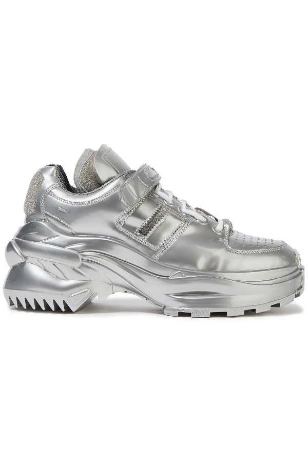 金属银运动鞋
