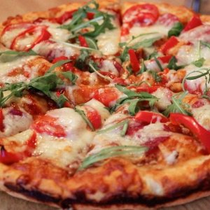 墨尔本Crown Pizza&Ribs 传统披萨双人套餐团购