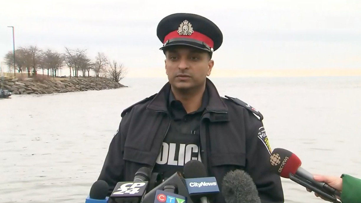 疑点重重？Peel皮尔警方正全力寻找掉入安大略湖的汽车上的失踪乘客！