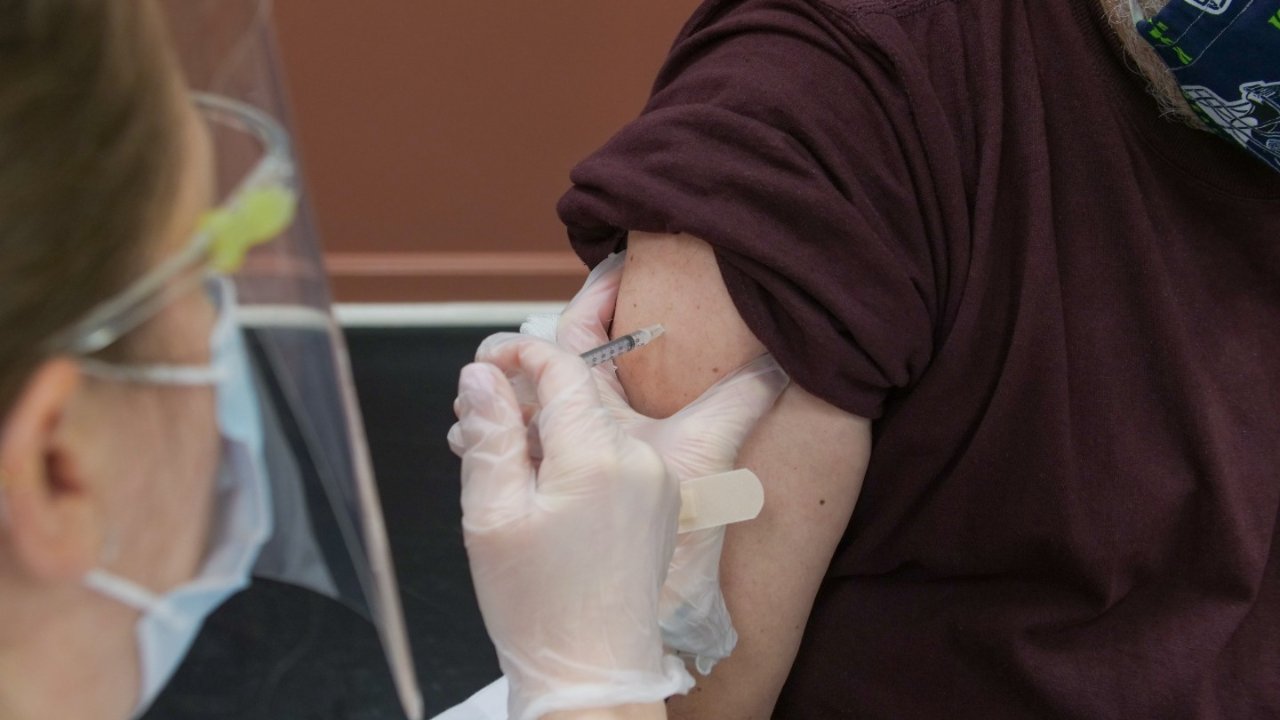 大多伦多地区疫苗接种攻略 | 多伦多新年周末开放 14,000 个新疫苗预约，预约方式看这里！