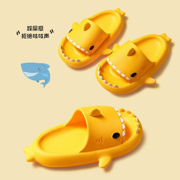 黄色鲨鱼拖鞋