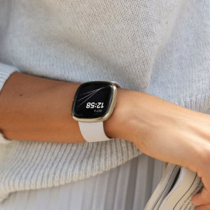Fitbit Sense 时尚运动智能手表 监测压力和皮肤温度 续航6天