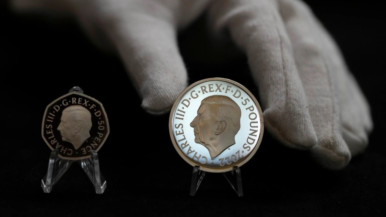英国皇家铸币厂推出首枚以查理三世为主题的英国硬币，年底开始流通！