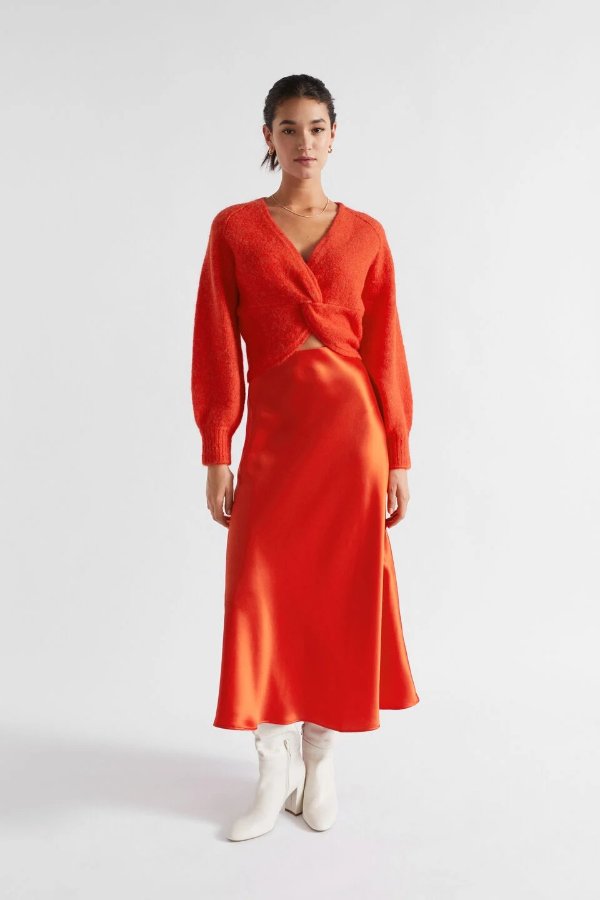 橘色丝绸半裙