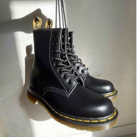 €81就收1460经典黑色Dr martens 经典马丁靴 春夏小裙子搭配神器 买一双穿十年