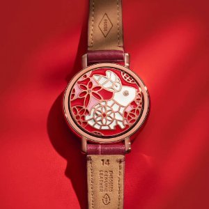 7折起+叠7折 卡包仅€38Fossil官网 兔年限定 收双面时来运转手表 红表红绳戴起来！