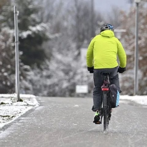 寒流来袭！法国28个省份进入强风降雪状态！