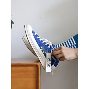 COMME DES GARCONS PLAY克莱因蓝抗拒不了一点@
爱洗澡的螃蟹X Converse 蓝色低帮帆布鞋