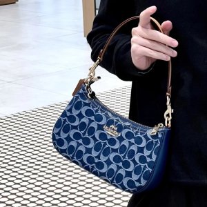 Coach Outlet 丹宁香布蕾款上新💙本命年霉运都“蓝”住！