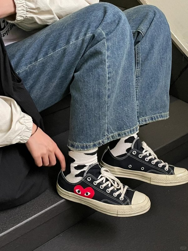 X Converse 黑色爱心低帮帆布鞋