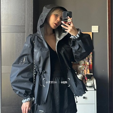 The North Face@更更Gin联名冲锋衣