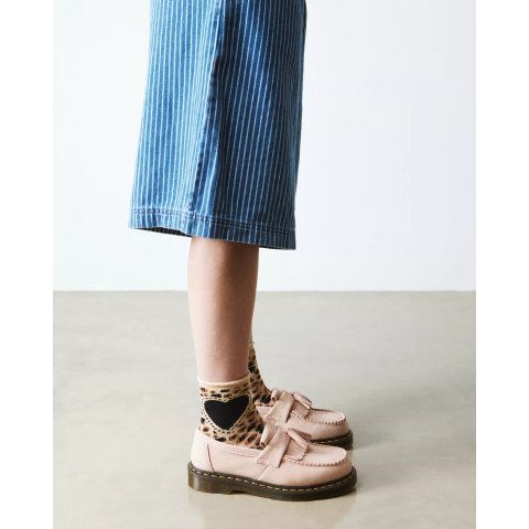 配白裙好好看555乐福鞋