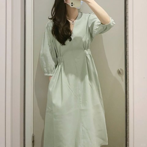 COS@达喜豆绿色连衣裙