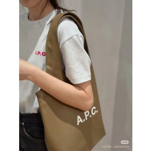APC极简大师一出手 就知有没有@
Maroon select卡其棕托特包