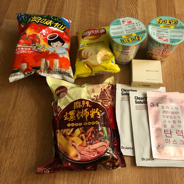 一堆零食