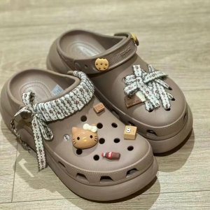 Crocs 折扣区再降！Bya洞洞鞋$32、新款贝壳泡芙参加>>