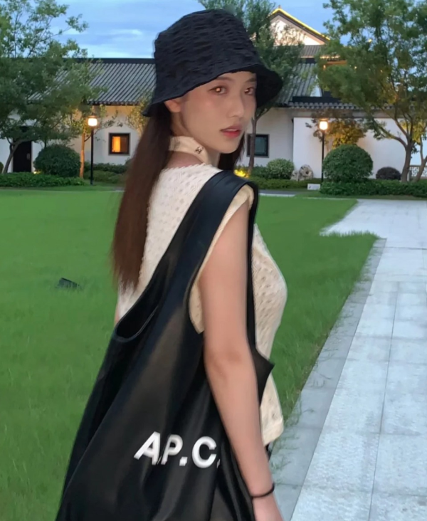 A.P.C. 托特包