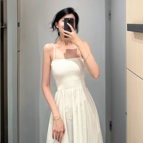 COS吊带褶皱连衣裙