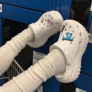 Crocs 洞洞鞋折上折 经典款拖鞋$22.49  洞洞鞋$33