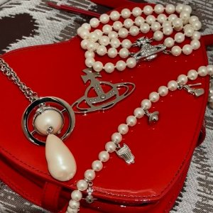Vivienne Westwood也能捡白菜⁉️丝绒饺子包$246