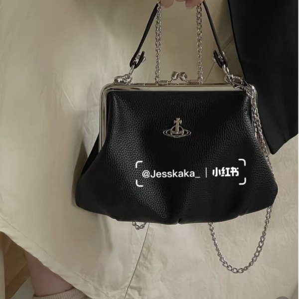 Vivienne Westwood 荔枝纹饺子包
