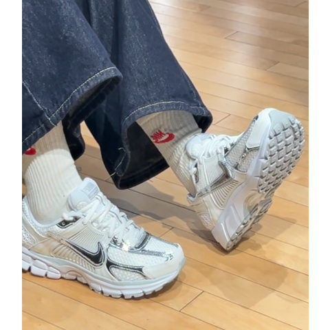 Nike Zoom Vomero 5 运动鞋